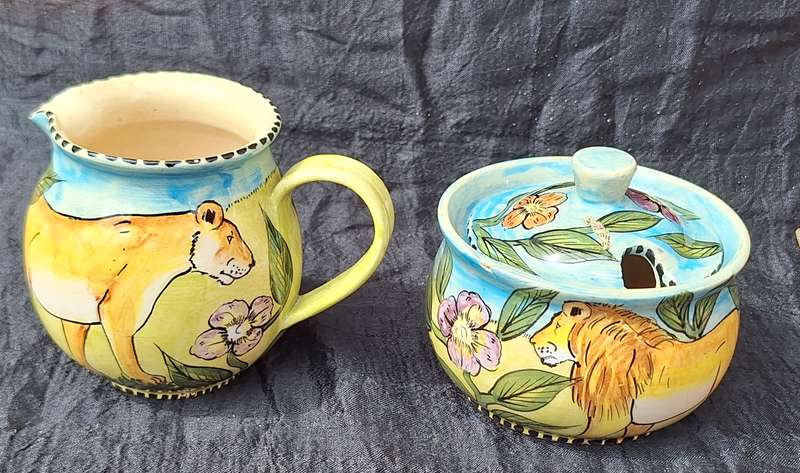 Water Berry Pottery Zimbabwe Milk Jug and Lidded Sugar Bowl Lion/Lioness