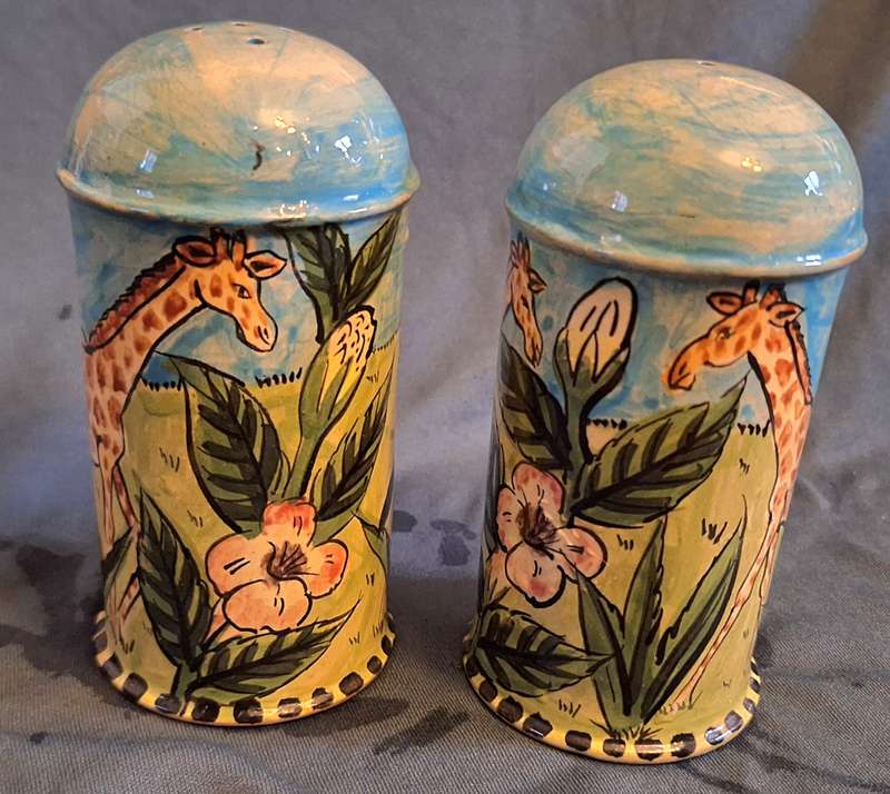 Water Berry Pottery Zimbabwe Salt and Pepper Set Giraffe Design
