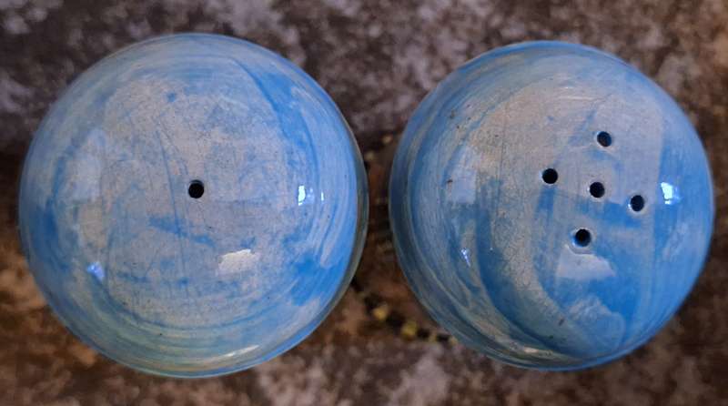 Water Berry Pottery Zimbabwe Salt and Pepper Set Giraffe Design