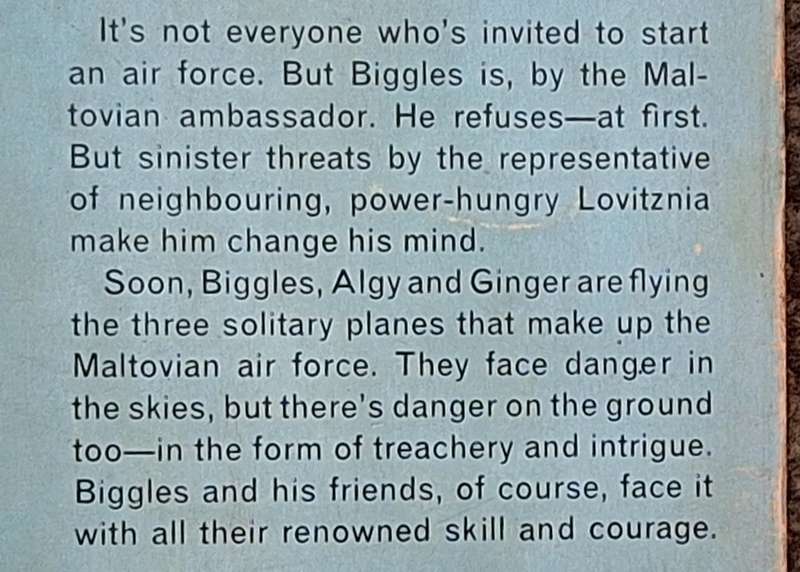 Biggles Goes to War by Captain W E Johns Armada Paperback