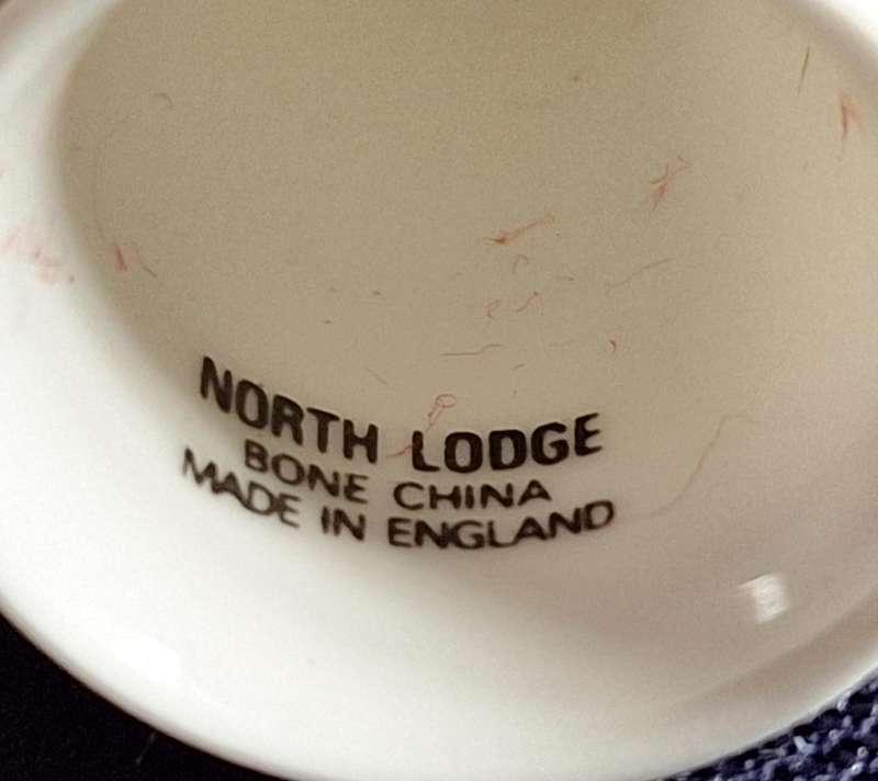 Thimble North Lodge Bone China Made in England Shakespeare Stafford-upon-Avon England