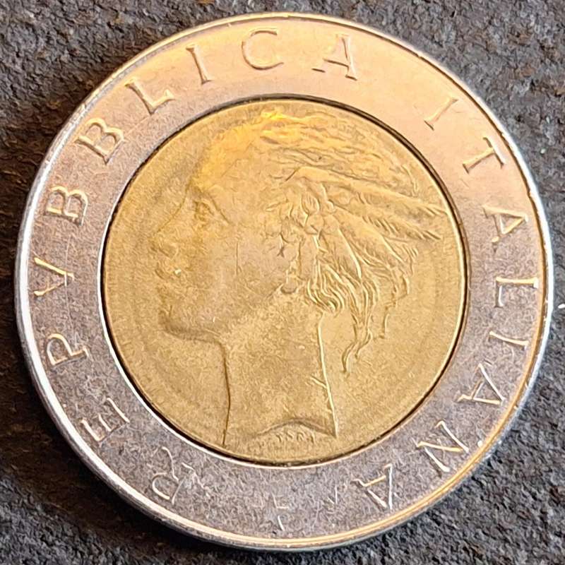 Italy 1986 500 Lire Bimetallic: bronzital center in acmonital ring