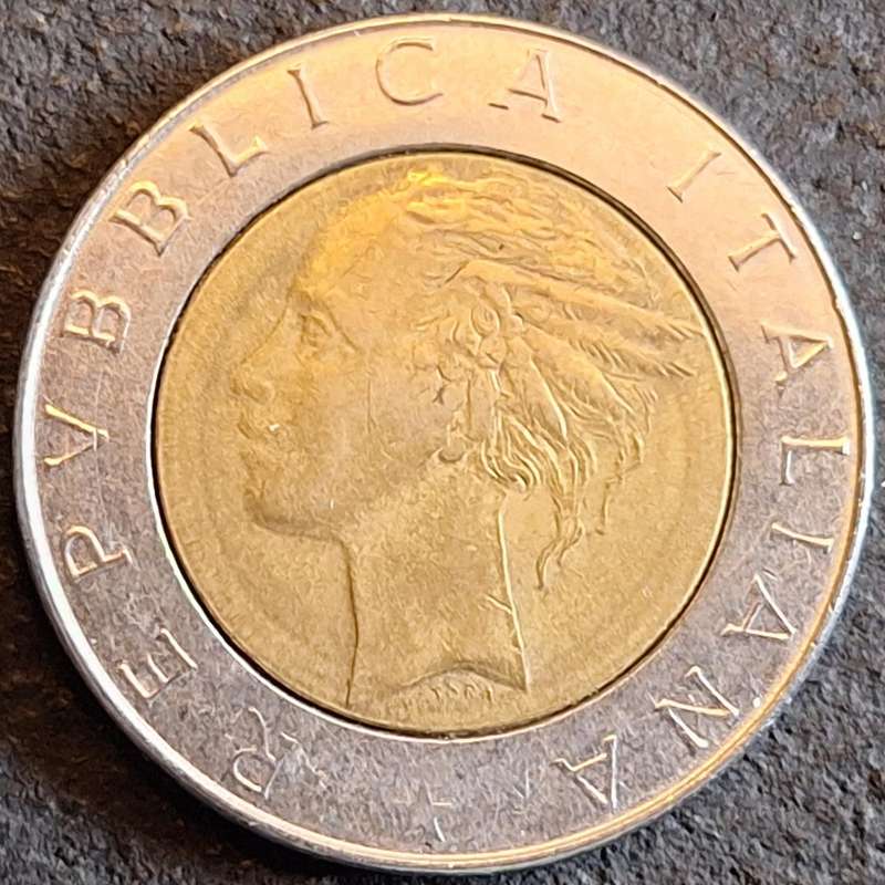 Italy 1986 500 Lire Bimetallic: bronzital center in acmonital ring