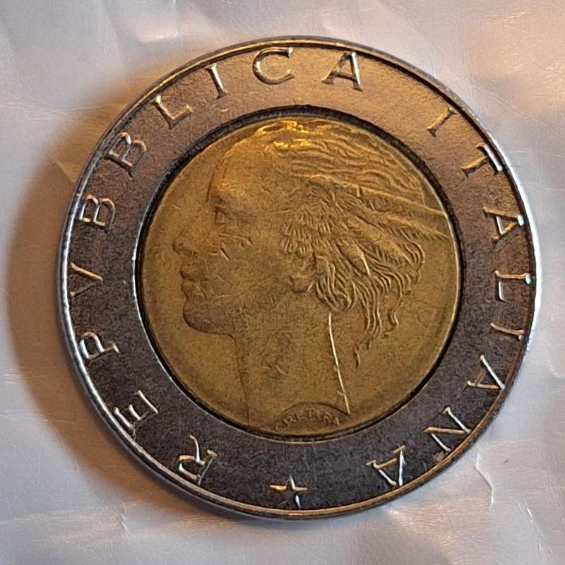 Italy 1990 500 Lire Bimetallic: bronzital center in acmonital ring