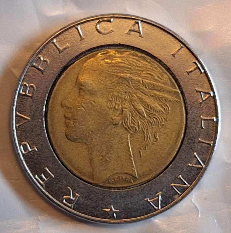 Italy 1990 500 Lire Bimetallic: bronzital center in acmonital ring