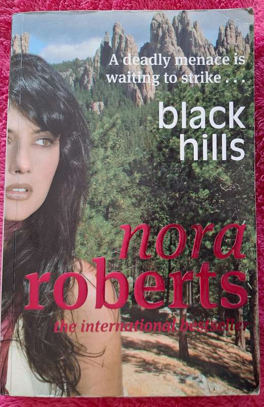 Black Hills by Nora Roberts Paperback