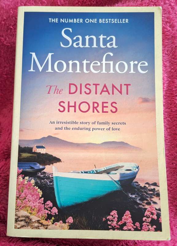 The Distant Shores by Santa Montefiore Paperback