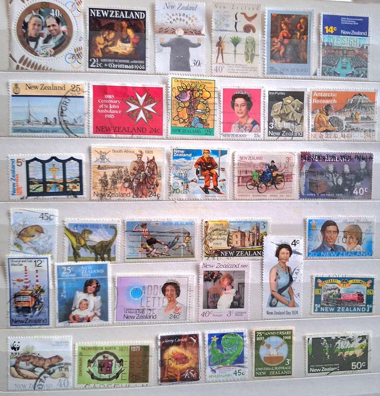 New Zealand Mixed Lot of 34 Used stamps