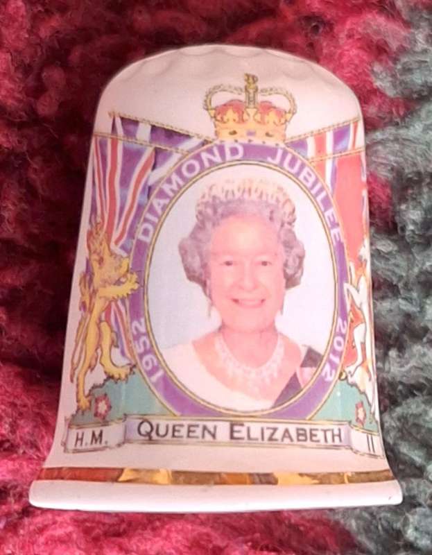 Thimble English Fine Bone China Diamond Jubilee of Queen Elizabeth II 1952-2012