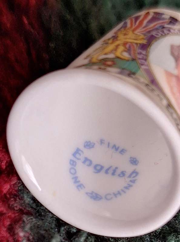 Thimble English Fine Bone China Diamond Jubilee of Queen Elizabeth II 1952-2012