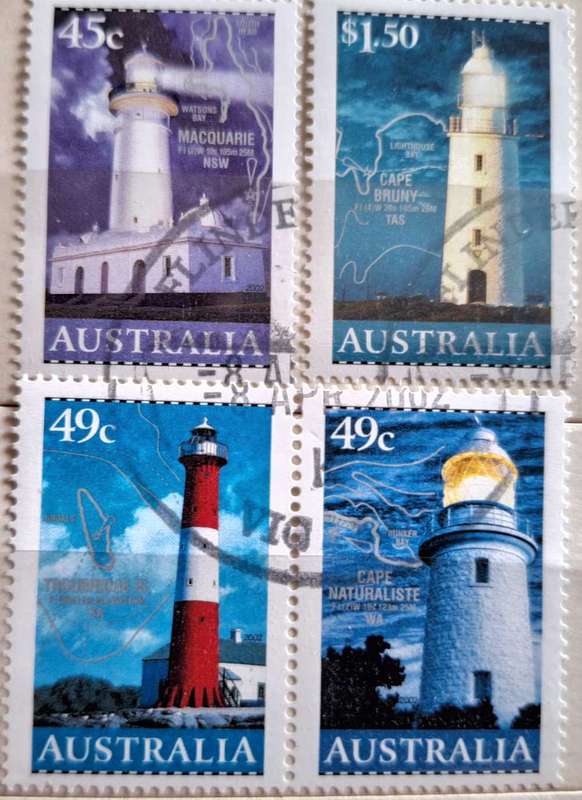 Australia 2002 Lighthouses Set of 4 Cancelled Hinged stamps in 1 Se-tenant Pair and 2 Single