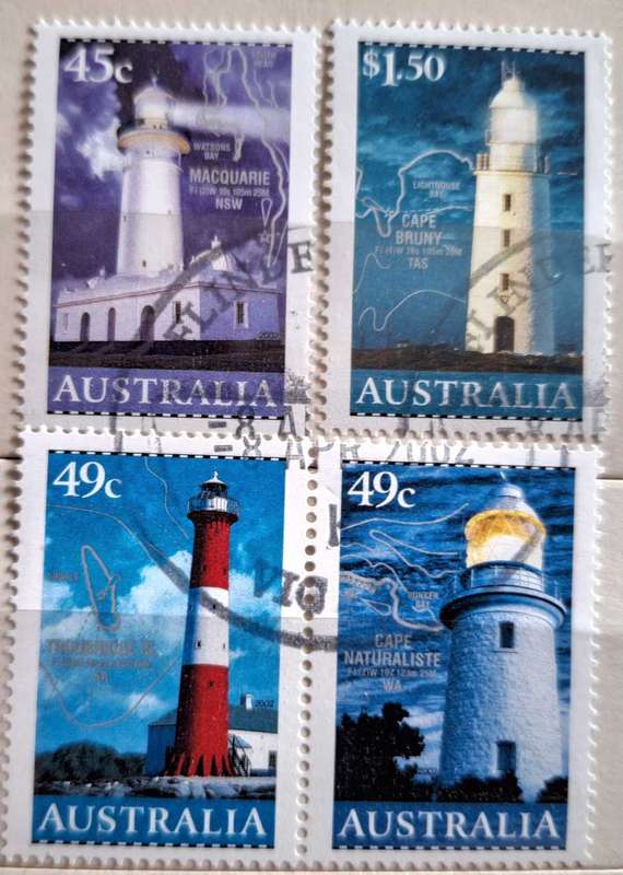 Australia 2002 Lighthouses Set of 4 Cancelled Hinged stamps in 1 Se-tenant Pair and 2 Single