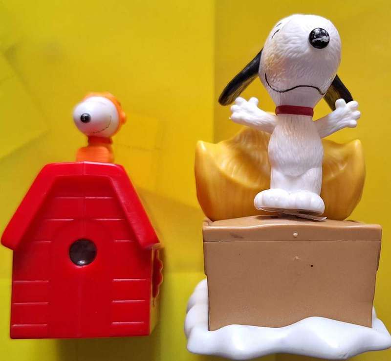 MacDonalds Snoopy and Peanuts 2 Toys