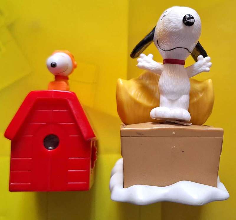 MacDonalds Snoopy and Peanuts 2 Toys