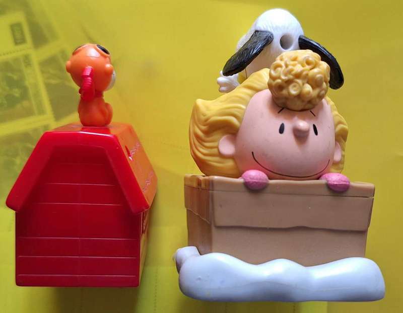 MacDonalds Snoopy and Peanuts 2 Toys