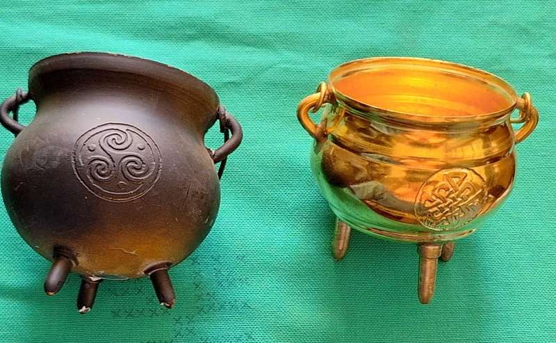2 Miniature 3 Piece Metal Potjie Pots (One brass finish and One Cast Iron finish)