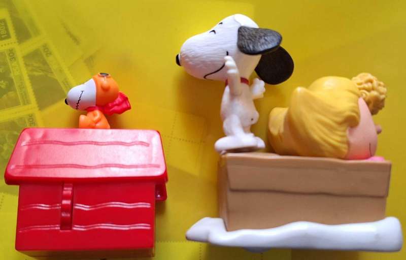 MacDonalds Snoopy and Peanuts 2 Toys