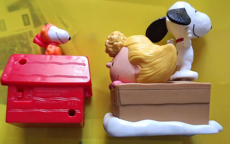 MacDonalds Snoopy and Peanuts 2 Toys
