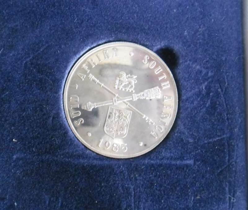 1985 PROOF SILVER R1 PARLIMENT BLUE TONE TO COIN IN BLUE SAM BOX