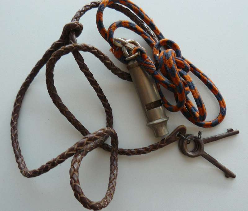 LANYARS ONE LEATHER PLUS KEYS AND OTHER WITH WHISLE