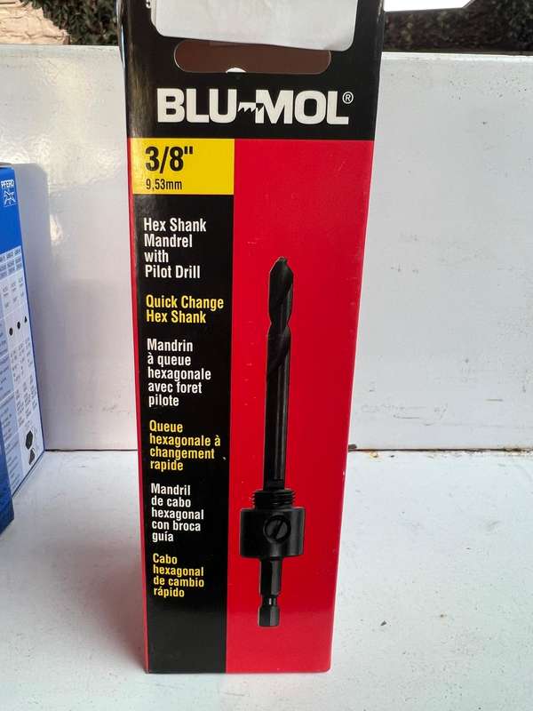 Hex shape mandrel for hole saw