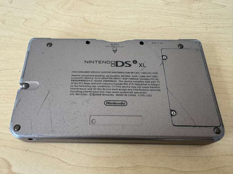 Nintendo DSi XL (Nintendo DS)
