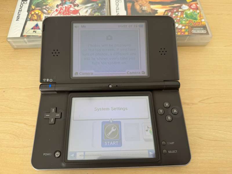 Nintendo DSi XL (Nintendo DS)