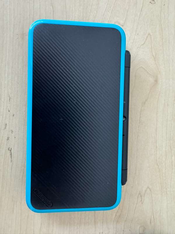 Nintendo New 2DS XL (Boxed no Inserts or Manuals)