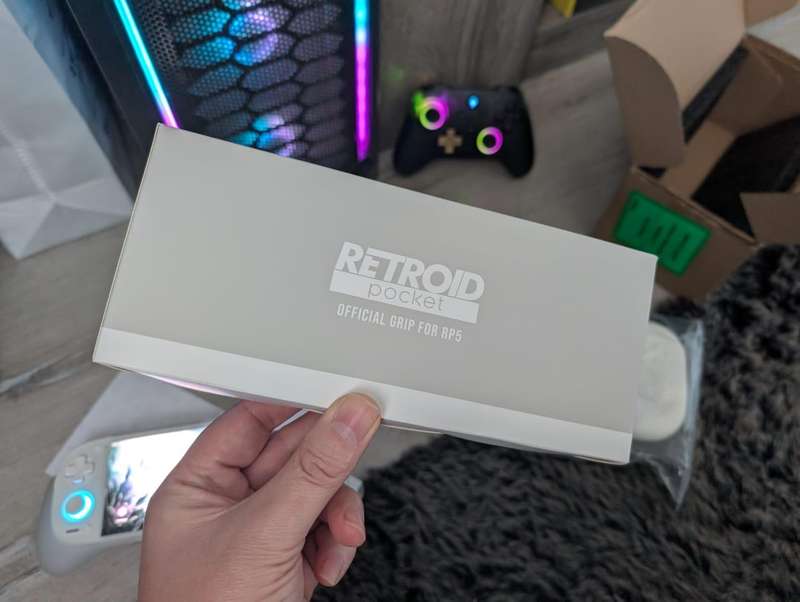 Retroid Pocket 5 (White Edition)