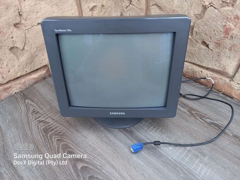 Verified Tested - Samsung SyncMaster 794s Monitor + Built-in 1.9m VGA Cable + Power Cable
