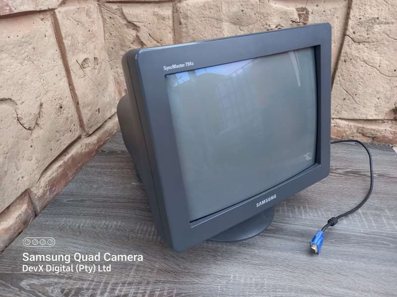 Verified Tested - Samsung SyncMaster 794s Monitor + Built-in 1.9m VGA Cable + Power Cable