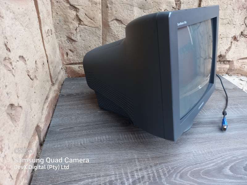 Verified Tested - Samsung SyncMaster 794s Monitor + Built-in 1.9m VGA Cable + Power Cable