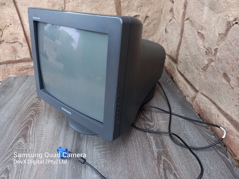 Verified Tested - Samsung SyncMaster 794s Monitor + Built-in 1.9m VGA Cable + Power Cable