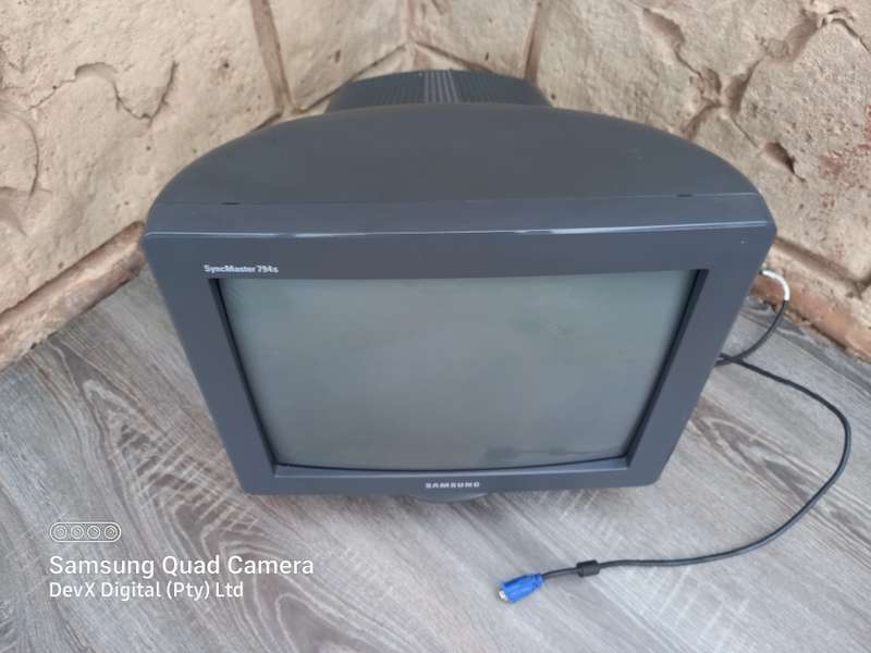 Verified Tested - Samsung SyncMaster 794s Monitor + Built-in 1.9m VGA Cable + Power Cable