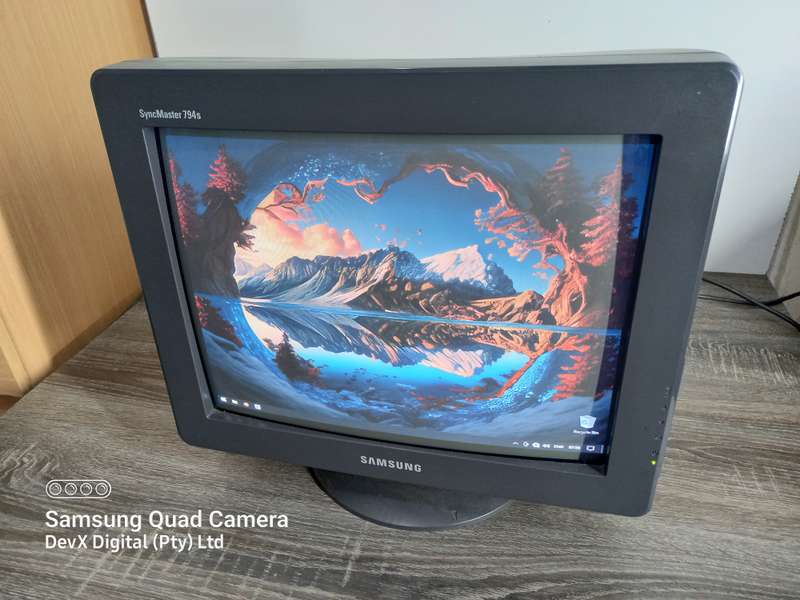 Verified Tested - Samsung SyncMaster 794s Monitor + Built-in 1.9m VGA Cable + Power Cable