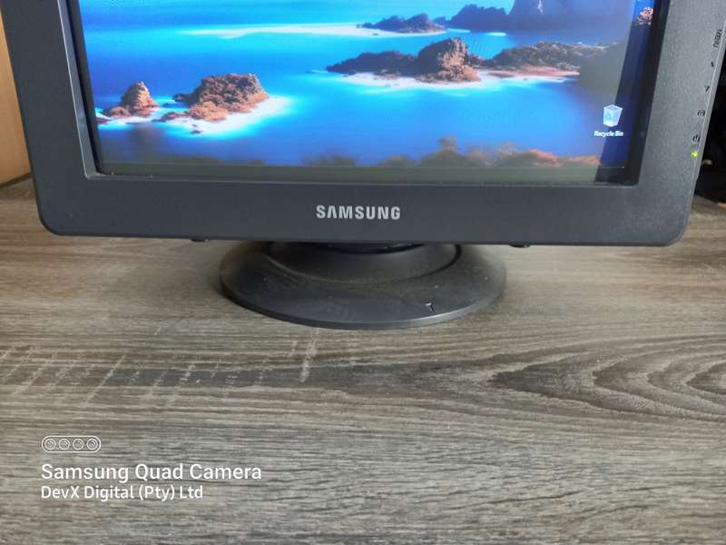 Verified Tested - Samsung SyncMaster 794s Monitor + Built-in 1.9m VGA Cable + Power Cable