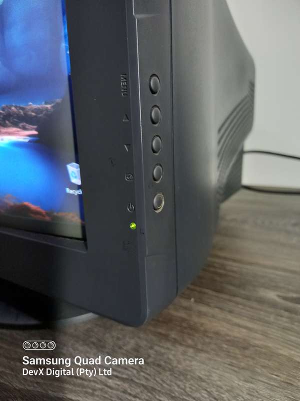 Verified Tested - Samsung SyncMaster 794s Monitor + Built-in 1.9m VGA Cable + Power Cable