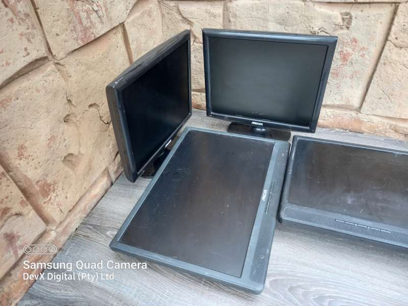 4 x Mecer Monitors Clearance Bundle - 2 x Stands & 1 x Mounting Bracket - Various Sizes - Has Faults