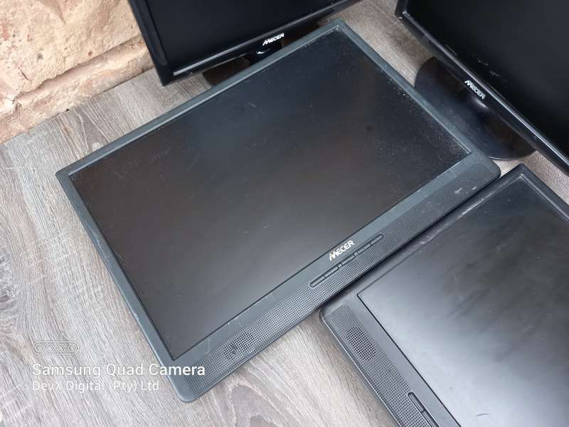 4 x Mecer Monitors Clearance Bundle - 2 x Stands & 1 x Mounting Bracket - Various Sizes - Has Faults