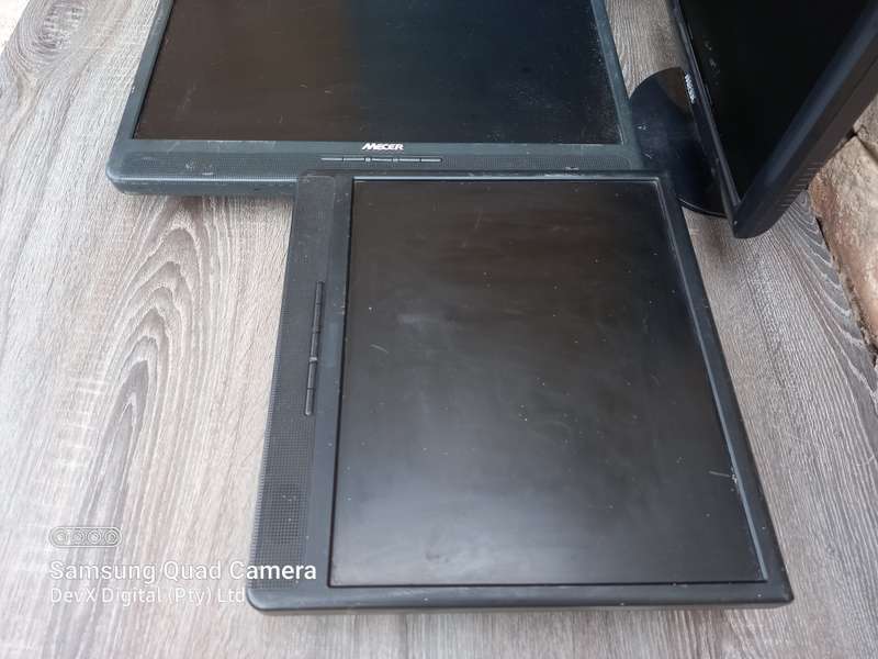 4 x Mecer Monitors Clearance Bundle - 2 x Stands & 1 x Mounting Bracket - Various Sizes - Has Faults