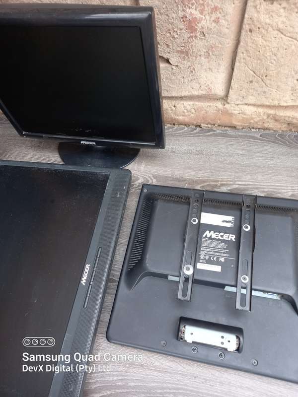 4 x Mecer Monitors Clearance Bundle - 2 x Stands & 1 x Mounting Bracket - Various Sizes - Has Faults