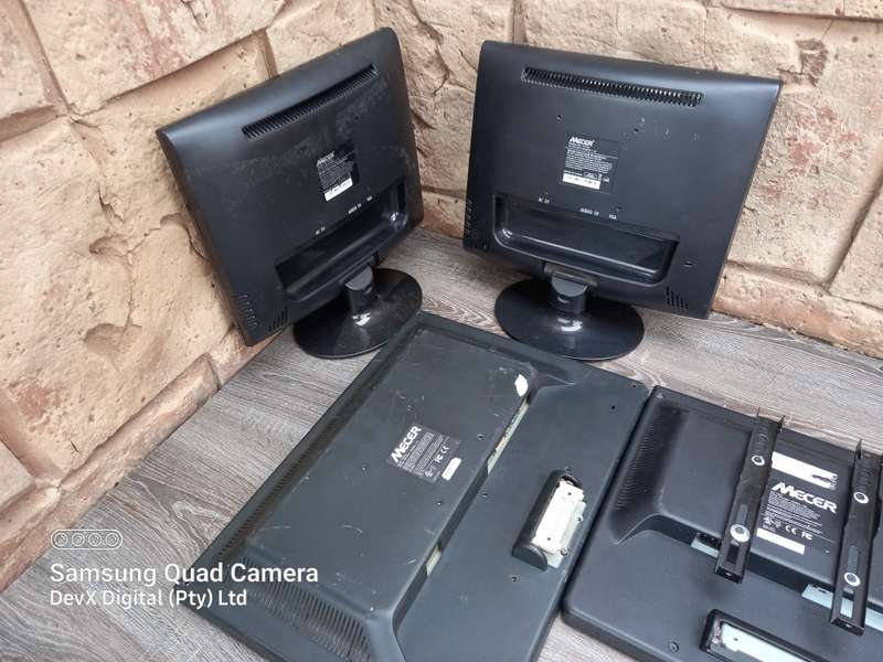4 x Mecer Monitors Clearance Bundle - 2 x Stands & 1 x Mounting Bracket - Various Sizes - Has Faults