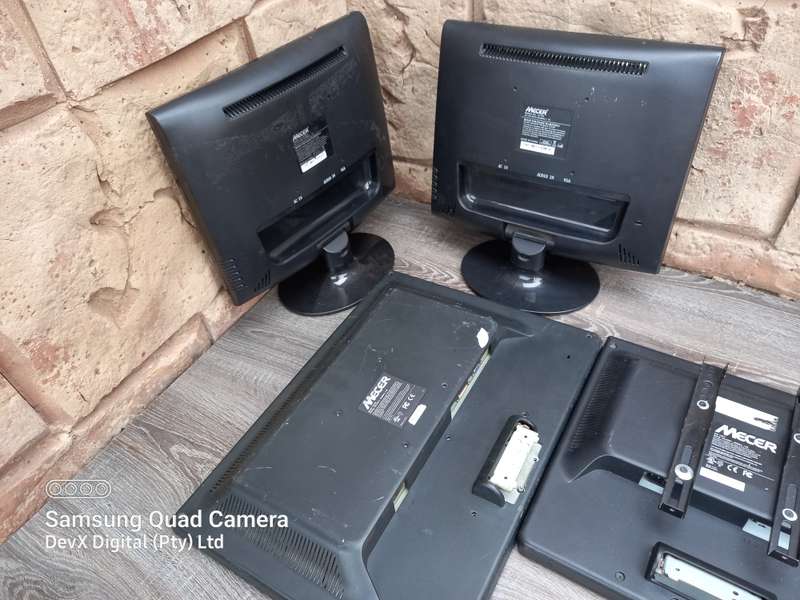 4 x Mecer Monitors Clearance Bundle - 2 x Stands & 1 x Mounting Bracket - Various Sizes - Has Faults