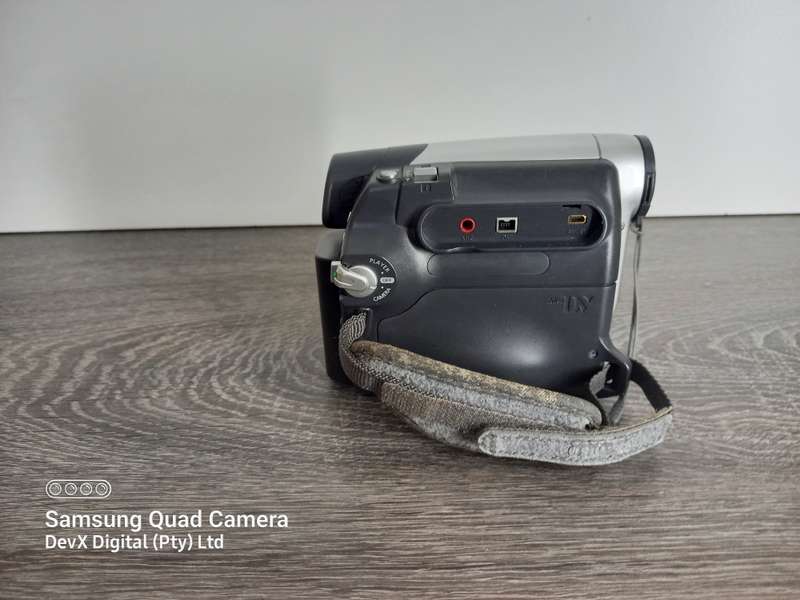 Verified Working - Samsung VP-D361i Camcorder - 33x Zoom - Digital Stabilization - 2.5 LCD + More