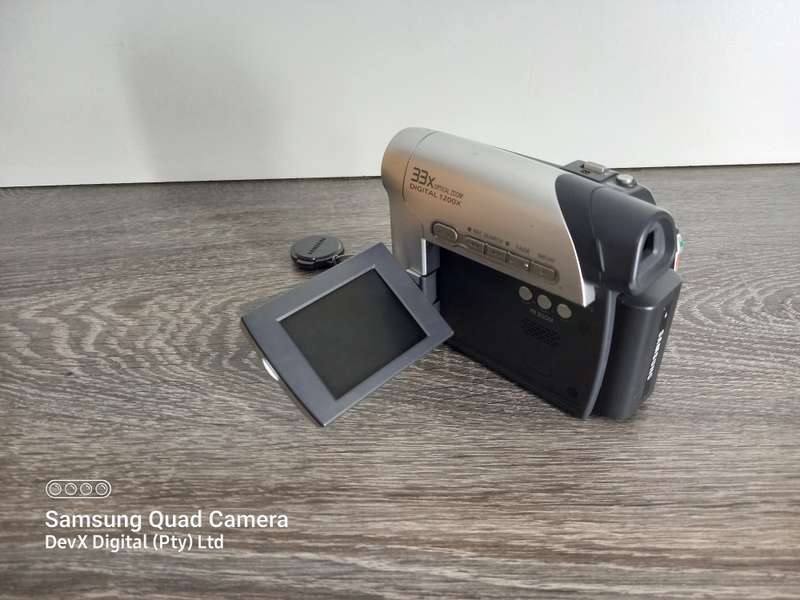 Verified Working - Samsung VP-D361i Camcorder - 33x Zoom - Digital Stabilization - 2.5 LCD + More
