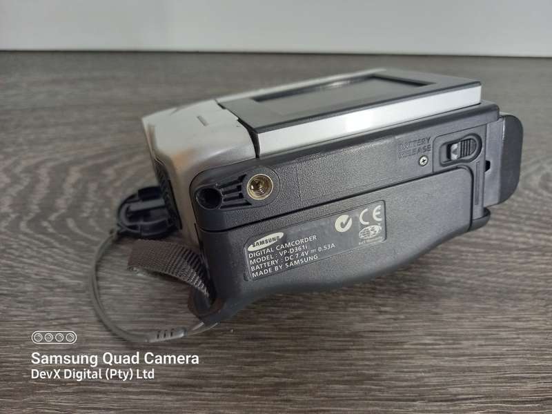 Verified Working - Samsung VP-D361i Camcorder - 33x Zoom - Digital Stabilization - 2.5 LCD + More