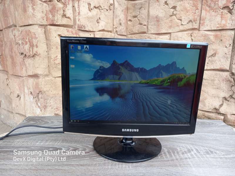 Tested & Working - 17-inch Samsung LCD SyncMaster Monitor Only (733NW) - Res: 1440 x 900 - VGA Port