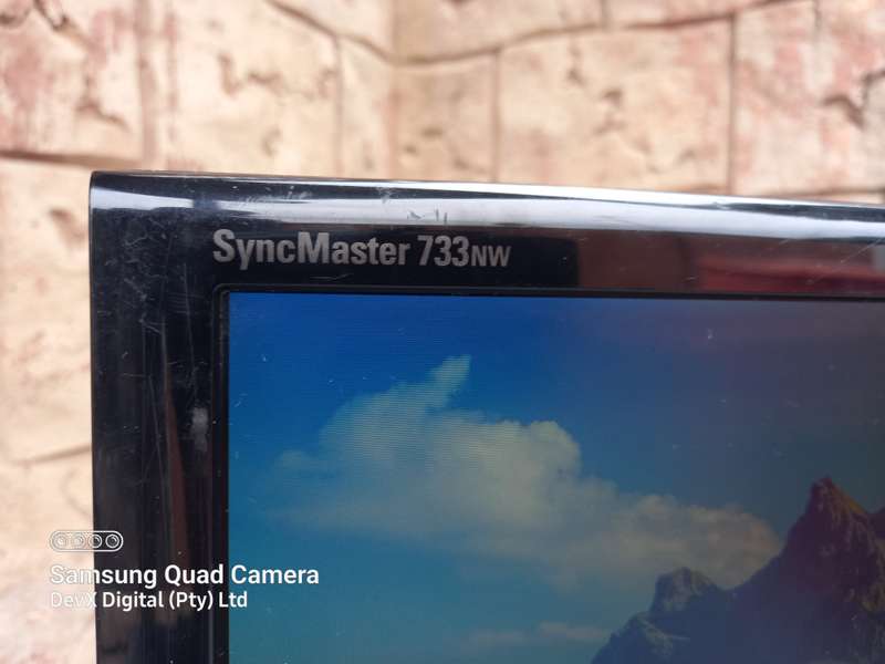 Tested & Working - 17-inch Samsung LCD SyncMaster Monitor Only (733NW) - Res: 1440 x 900 - VGA Port