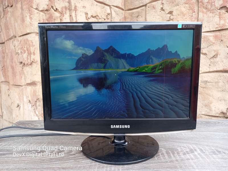 Tested & Working - 17-inch Samsung LCD SyncMaster Monitor Only (733NW) - Res: 1440 x 900 - VGA Port