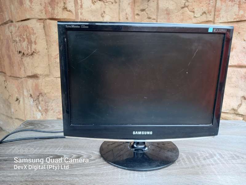 Tested & Working - 17-inch Samsung LCD SyncMaster Monitor Only (733NW) - Res: 1440 x 900 - VGA Port